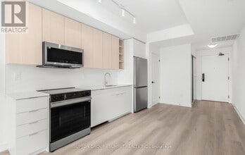 2075 Lakeshore Rd. in Burlington, ON - Building Photo - Building Photo