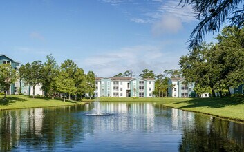 Oviedo Grove in Oviedo, FL - Foto de edificio - Building Photo