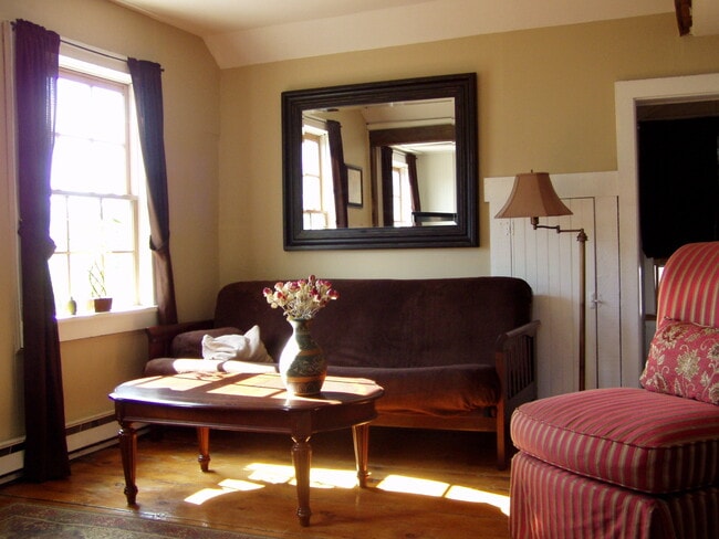 30 Golden Hill St, Unit loft in Newport, RI - Building Photo - Building Photo