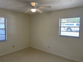1007 Pennsylvania Ave, Unit 2 in Fruitland Park, FL - Foto de edificio - Building Photo