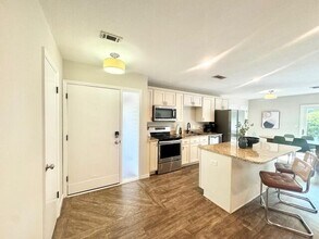 1002 Julia Ave in Niceville, FL - Building Photo - Building Photo