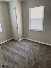 1976 Parkhill Dr in Dayton, OH - Building Photo - Building Photo