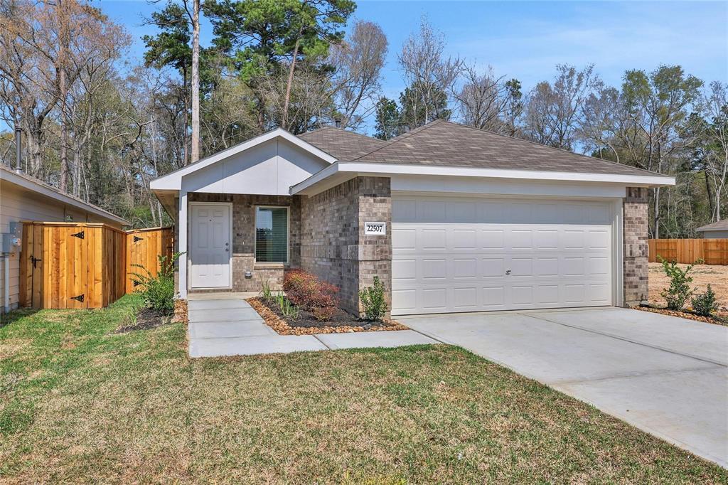 22507 Douglas Ct in New Caney, TX - Foto de edificio