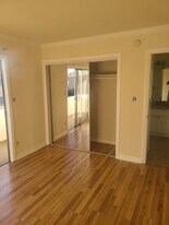 Northridge Manor in Northridge, CA - Building Photo