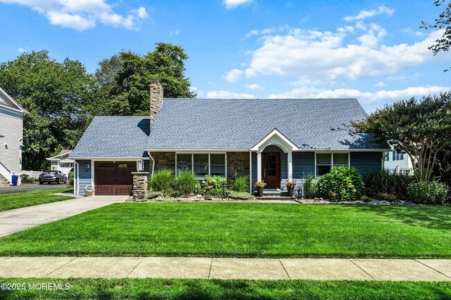 property at 1204 Holly Pl