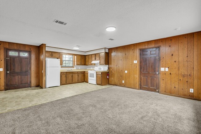 155 W Thomas Dr in Columbus, MS - Building Photo - Building Photo