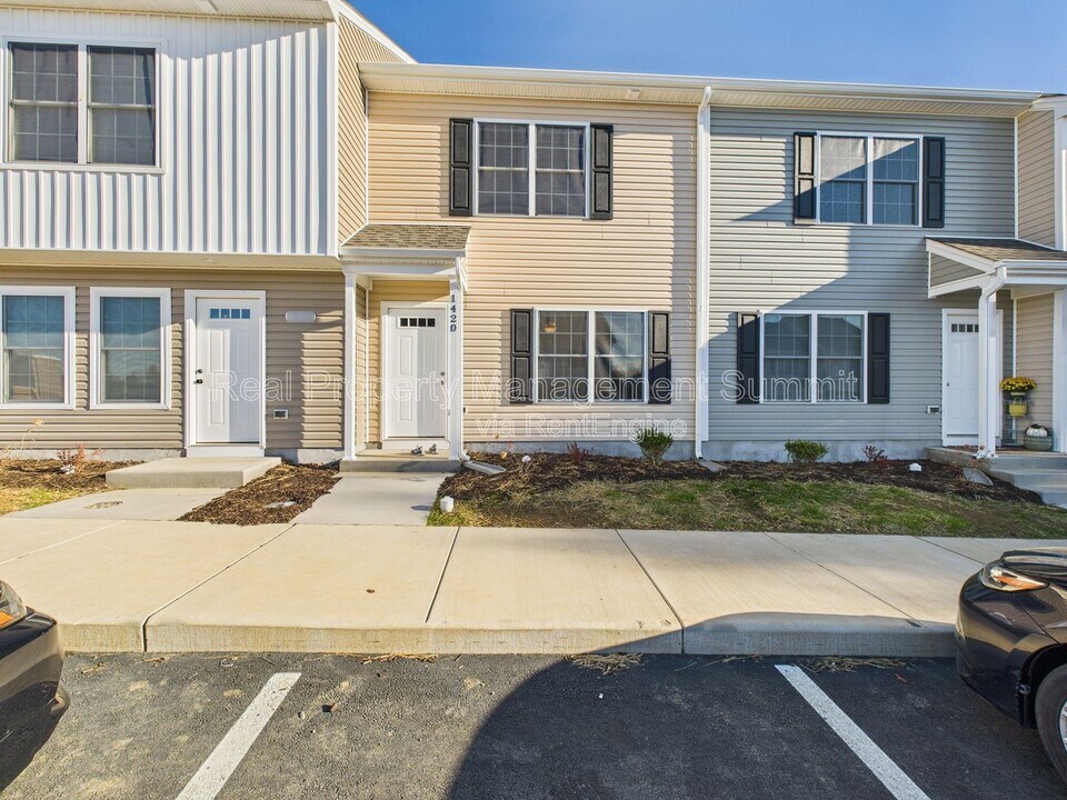 1420 Circle Dr in Harrisonburg, VA - Foto de edificio