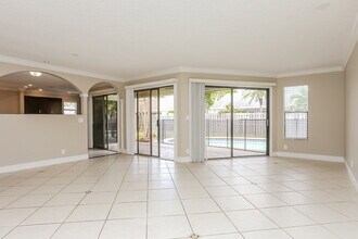 11235 NW 43rd Pl in Coral Springs, FL - Foto de edificio - Building Photo