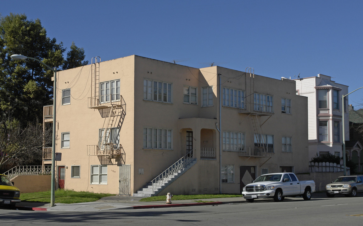 1729 Filbert St in Oakland, CA - Building Photo