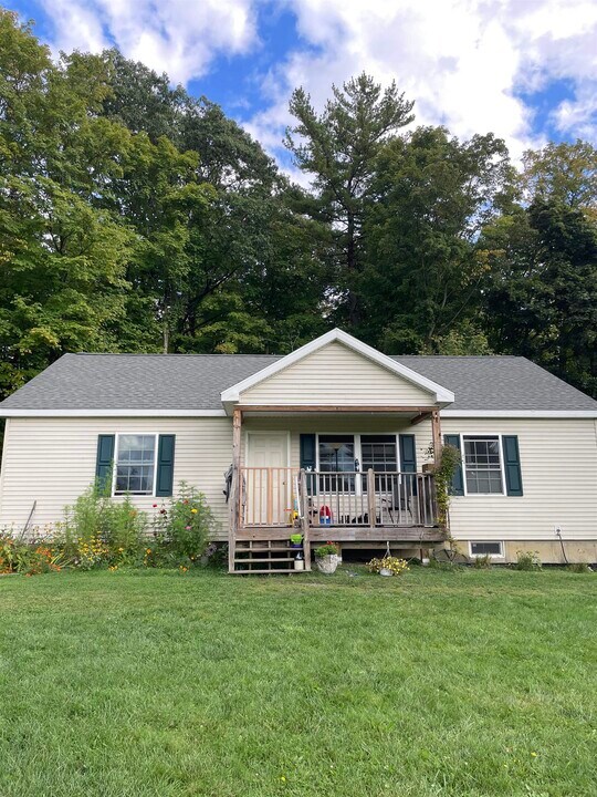 4 Rock Point Rd in Burlington, VT - Building Photo