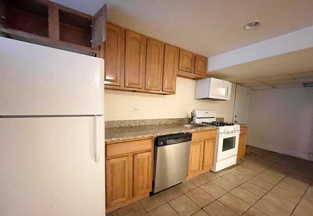 1568 Tremont St, Unit 1 in Boston, MA - Building Photo