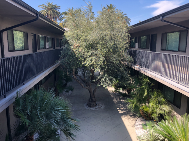 property at 1824 N Gramercy Pl
