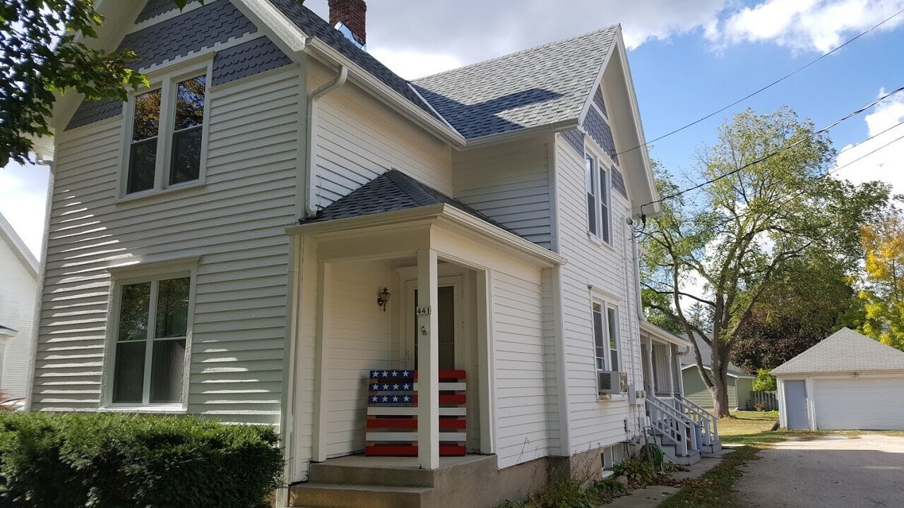 441 Origen St in Burlington, WI - Building Photo