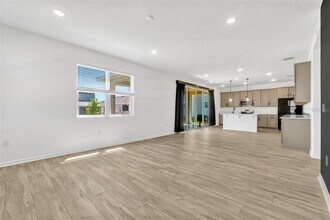 1003 Sugarwood St in Davenport, FL - Foto de edificio - Building Photo