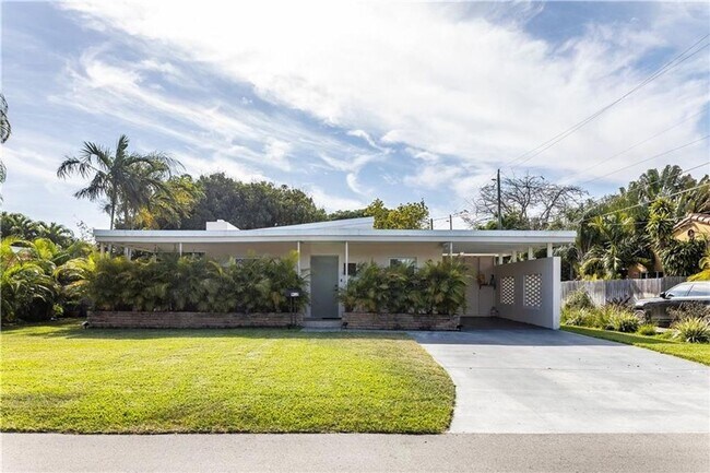 property at 912 S 15th Ave