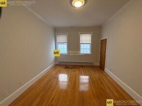 83 West Cedar St, Unit West Cedar St #A in Boston, MA - Building Photo - Building Photo
