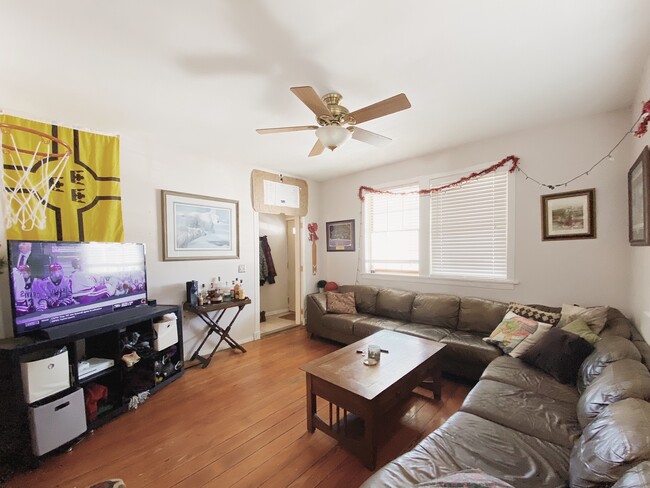 property at 632 Quincy St NE