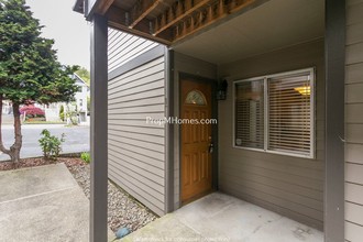 5920 S Hood Ave in Portland, OR - Building Photo - Building Photo