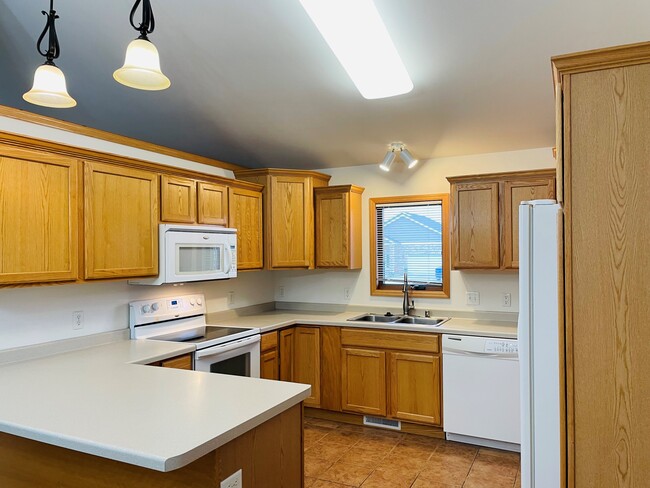 525 Alpine Pky, Unit 525 Alpine Parkway in Oregon, WI - Foto de edificio - Building Photo