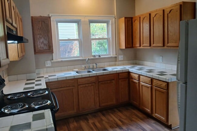 1085 Delia Ave in Akron, OH - Building Photo - Building Photo
