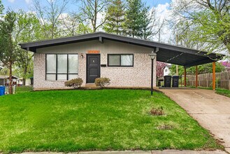 2310 Dove Dr in Florissant, MO - Building Photo - Building Photo