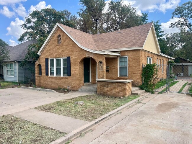1625 Ave Y in Lubbock, TX - Building Photo - Building Photo