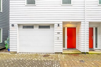 1018 N Ainsworth St in Portland, OR - Building Photo - Building Photo