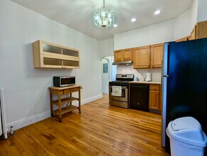 21 Westbourne Ter, Unit 3 in Brookline, MA - Foto de edificio - Building Photo