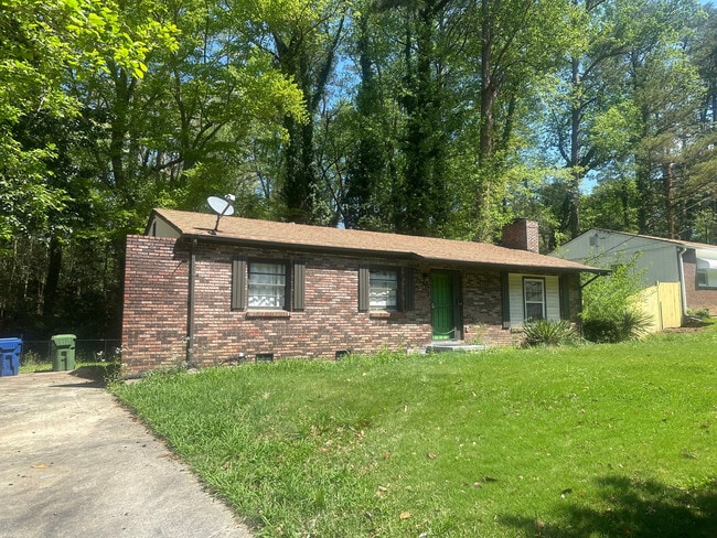 Room in House on Santa Barbara Dr NW in Atlanta, GA - Building Photo - Building Photo