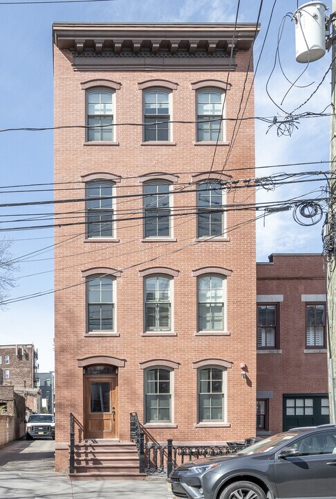 587 Jersey Ave in Jersey City, NJ - Building Photo