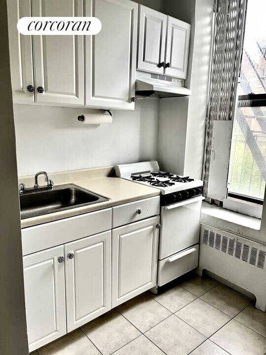 100 W 85th St in New York, NY - Building Photo