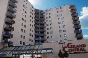 Grand Central Place in St Thomas, ON - Building Photo