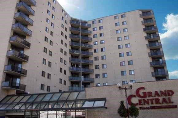 Grand Central Place in St Thomas, ON - Building Photo