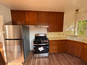 4616 Kingswell Ave, Unit 1-4 in Los Angeles, CA - Building Photo - Building Photo