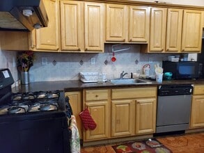 49 Nelson Ave, Unit # 2 in Jersey City, NJ - Foto de edificio - Building Photo