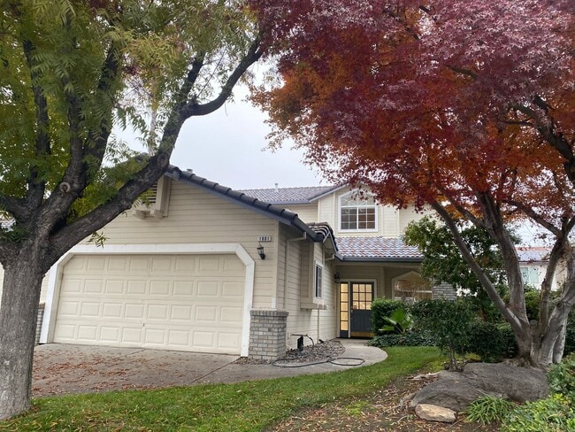 1001 Whispering Pines Dr in Turlock, CA - Building Photo - Building Photo