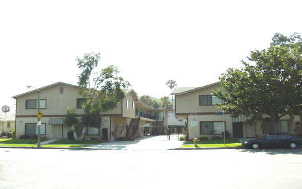 5476 W 99th Pl in Los Angeles, CA - Foto de edificio - Building Photo