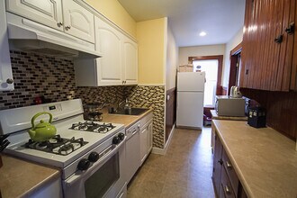 23 Hubbard St, Unit 23 Hubbard Street Apt 1 in Manchester, NH - Building Photo - Building Photo