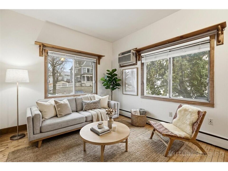 1913 Emerson Ave S in Minneapolis, MN - Building Photo