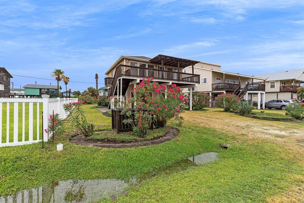 16716 Fletcher Christian in Jamaica Beach, TX - Building Photo
