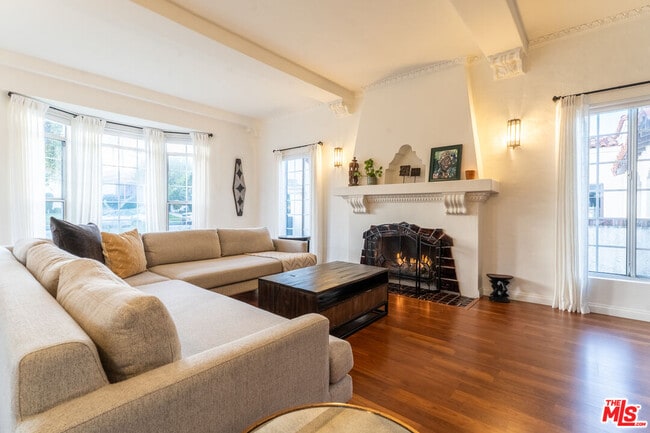 4198 Angeles Vista Blvd in Los Angeles, CA - Building Photo - Building Photo