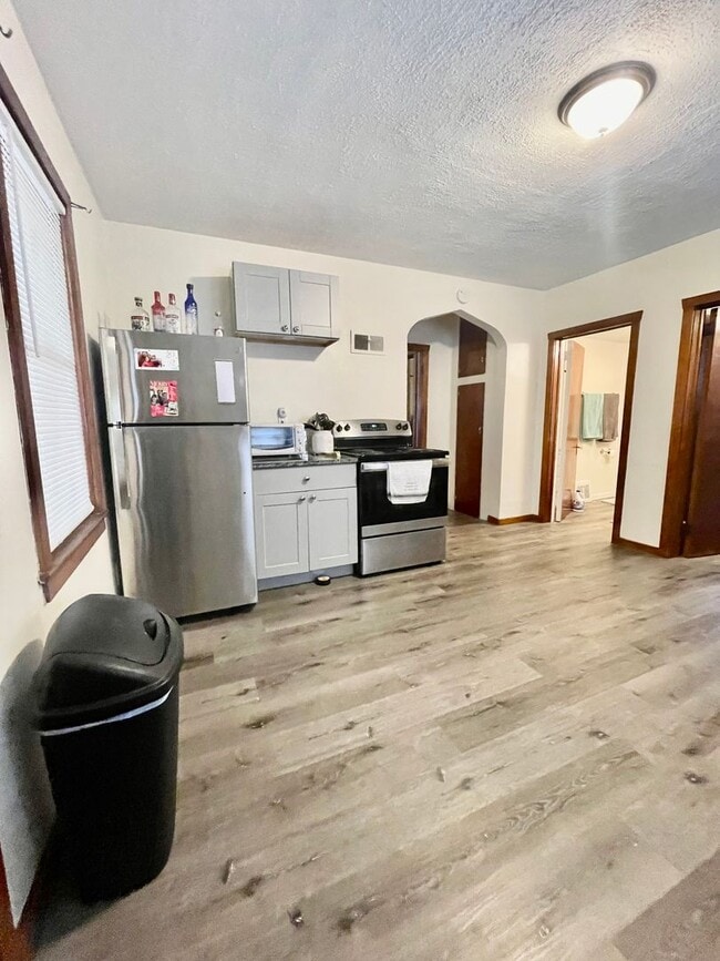 W180-W188 Pioneer Dr in Muskego, WI - Building Photo - Building Photo