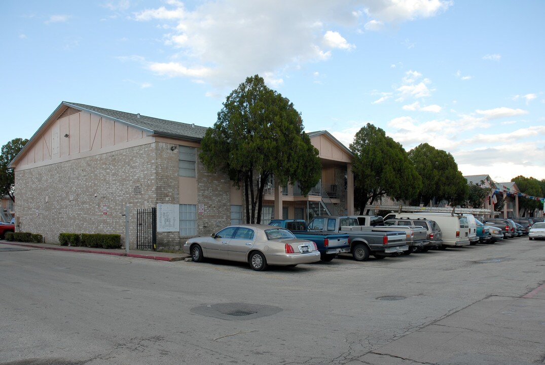 Pine Gardens in Houston, TX - Building Photo