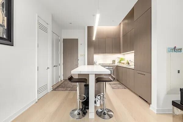 77 Charlton St in New York, NY - Building Photo
