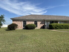 1107 Nolan River Rd in Cleburne, TX - Building Photo