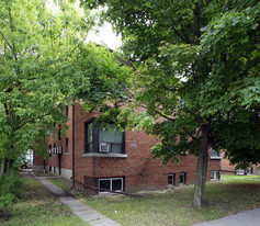 3819 Bathurst St Apartments