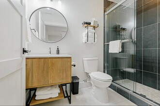 122 College St in Asheville, NC - Foto de edificio - Building Photo