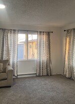 1740 Muldoon Cir in Anchorage, AK - Building Photo