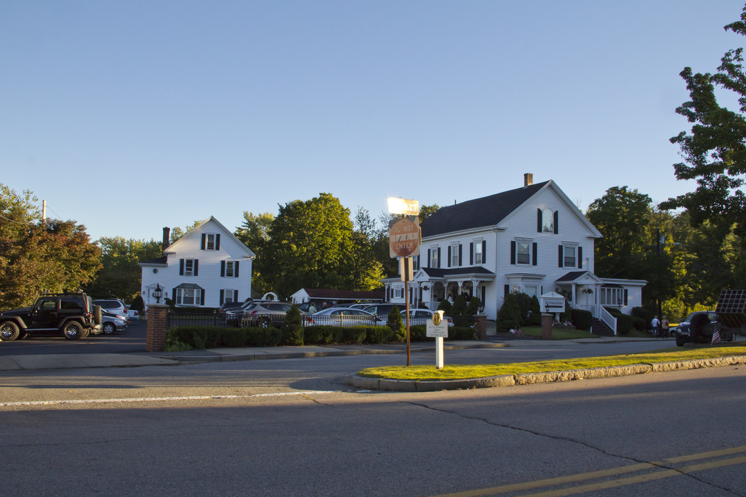 118 Friend St in Amesbury, MA - Building Photo