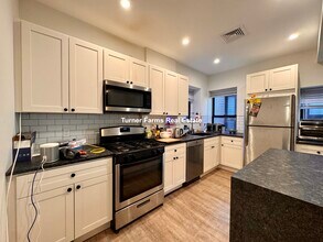 1516 Tremont St, Unit 2 in Boston, MA - Foto de edificio - Building Photo